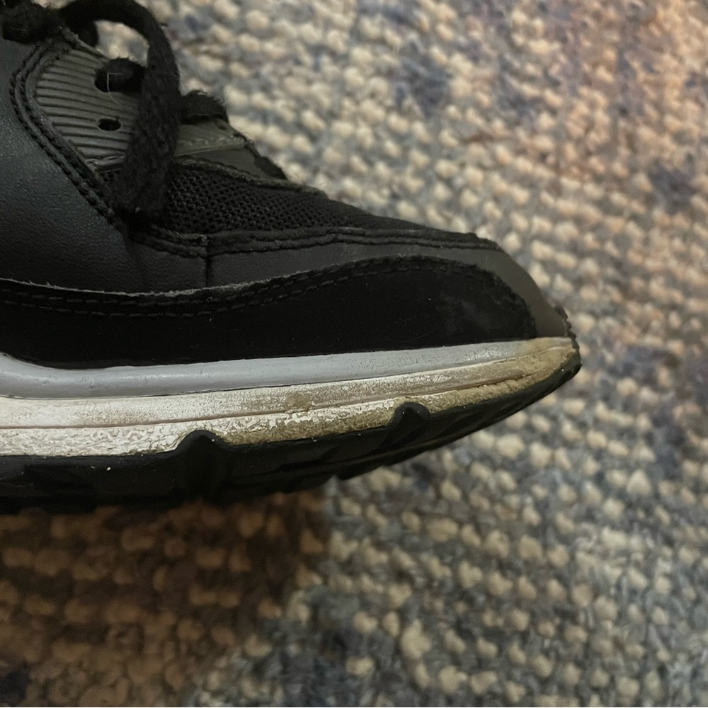 Size 2.5y air max - Picture 3 of 6